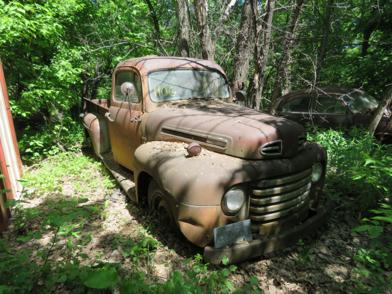 Illustration for article titled A Minnesota Farmer Spent His Life Collecting Cars And Now His Gigantic Fleet Is Up For Auction